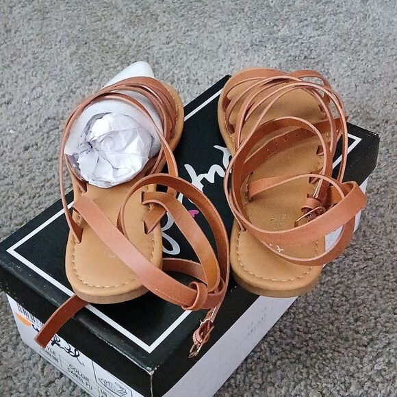 Qupid camel color strappy sandals Sz 6.5 NWT - Picture 4 of 7